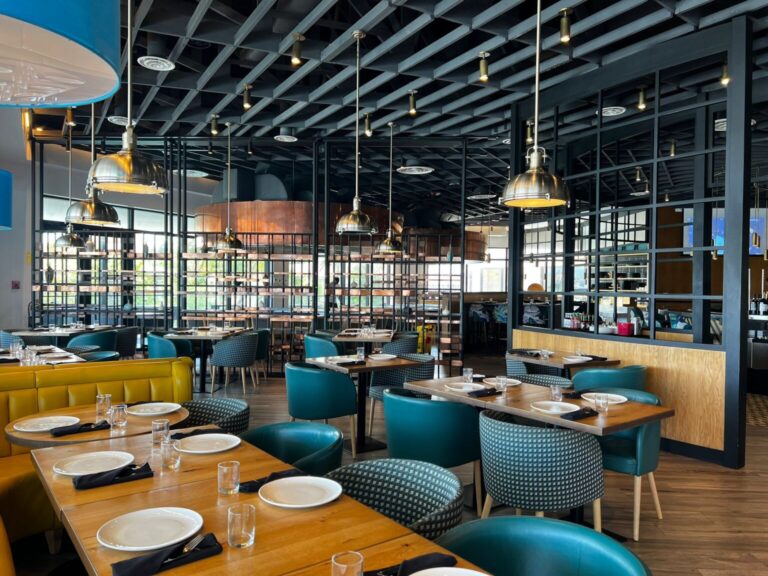 Latitudes 2 1536x1152 1 768x576