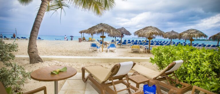 bzb accom cat 6 beachfront patio room ext2 5f9bc67e09276 1500x643 1 768x329